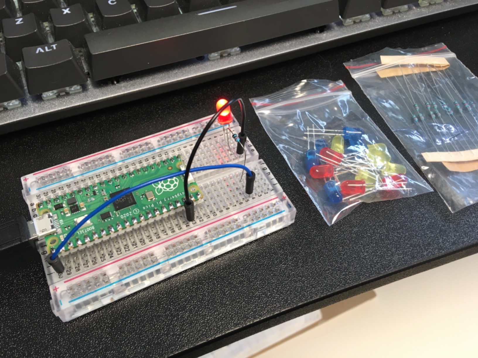 GeeekPi Basic Starter Kit for Raspberry Pi Pico, with Breadboard, I2C 1602 LCD Display Module, 9g Mirco Servo for Raspberry Pi Beginners & Software Engineer customer photo 1