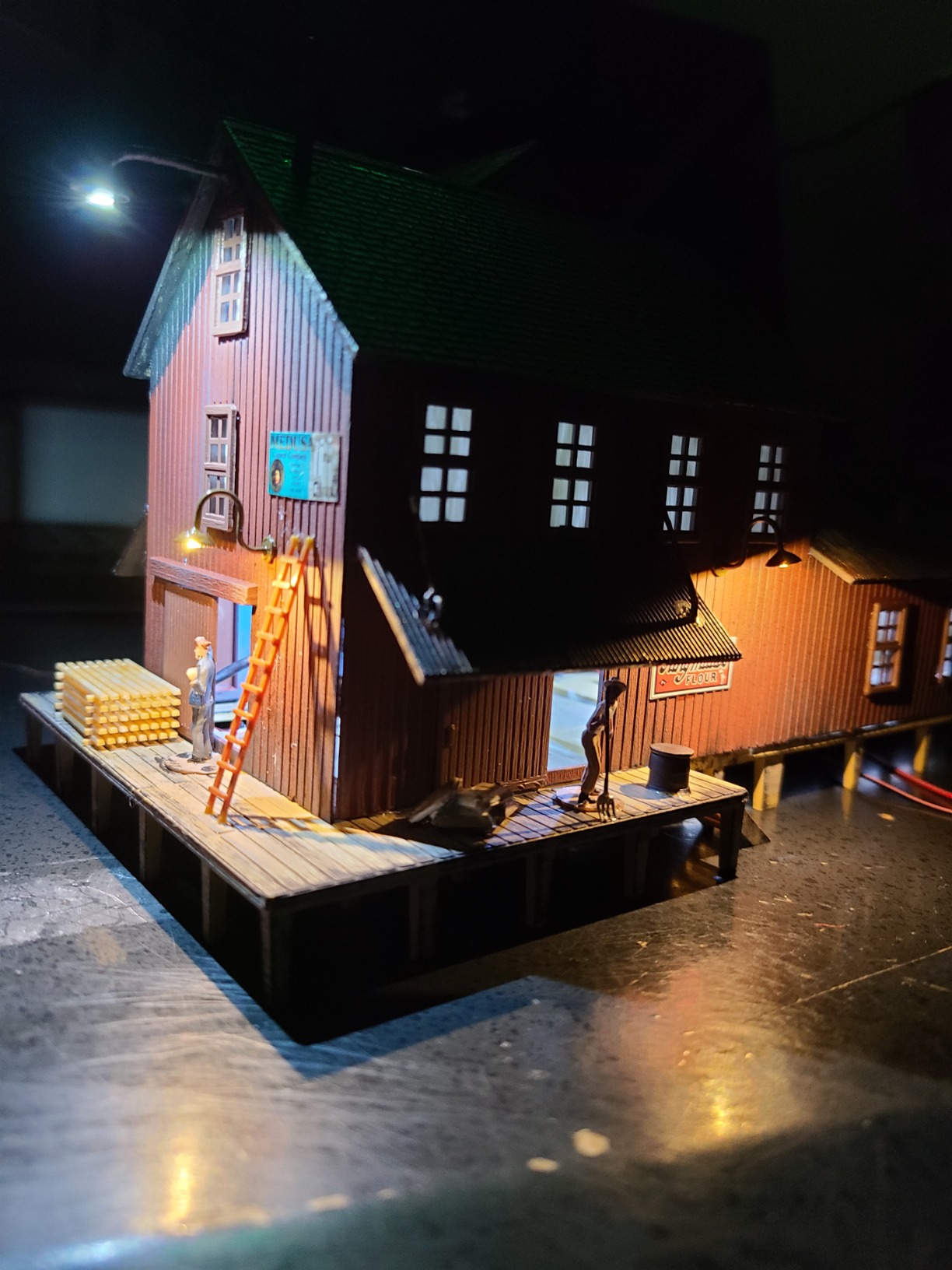 Evemodel 10pcs Model Railway 1:87 Hanging Lamp Outdoor Wall Goose Neck Light HO Scale LED customer photo 2