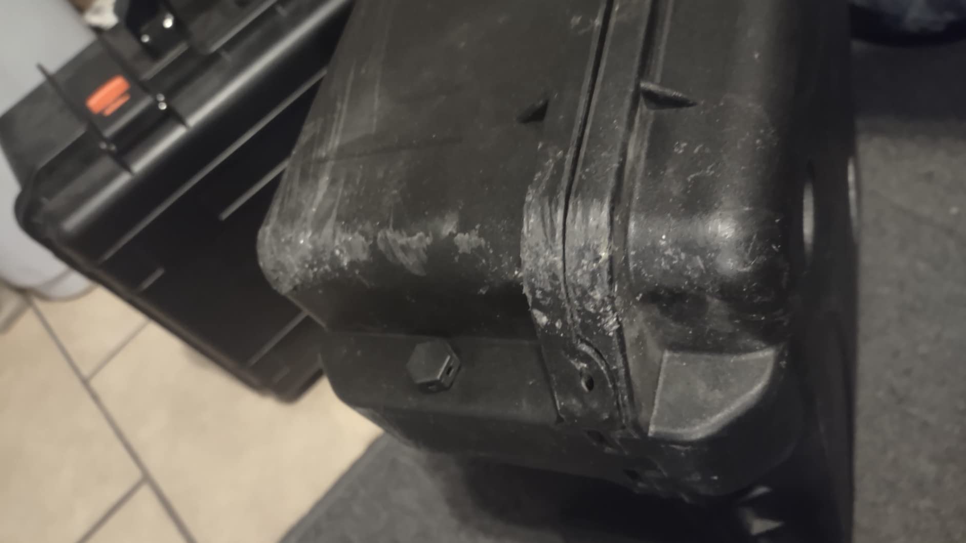 FPVtosky Professional Hard Case for DJI FPV [Case Only] - DJI FPV Drone Carrying Case Accessories - Fits 6 Batteries - Keep Props On customer photo 1