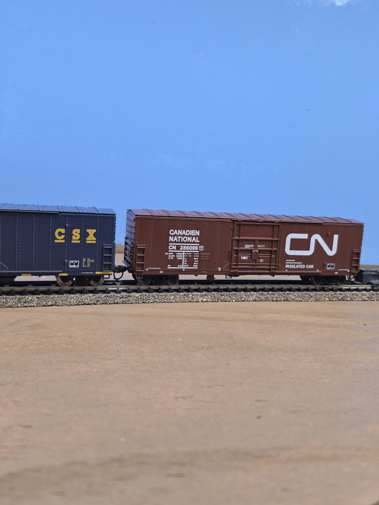 Walthers Trainline Insulated Boxcar-Ready to Run-Union Pacific(R) 931-1805 HO Scale Model Railroad - Freight Model customer photo 2