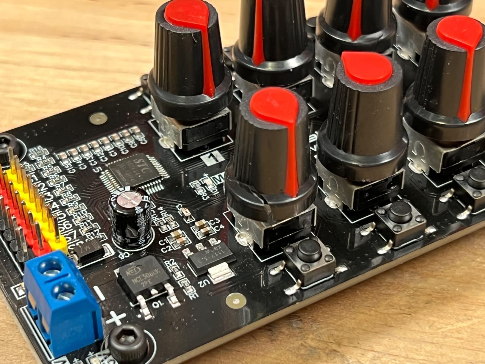 Yahboom RC Servo Tester 8 Channels Servo Motors Controller Centering Tool with Over-Current Protection, 2 Control Modes Support Manual Adjustment Courier Return Overcurrent Test (Servo Tester 8 chan) customer photo 1