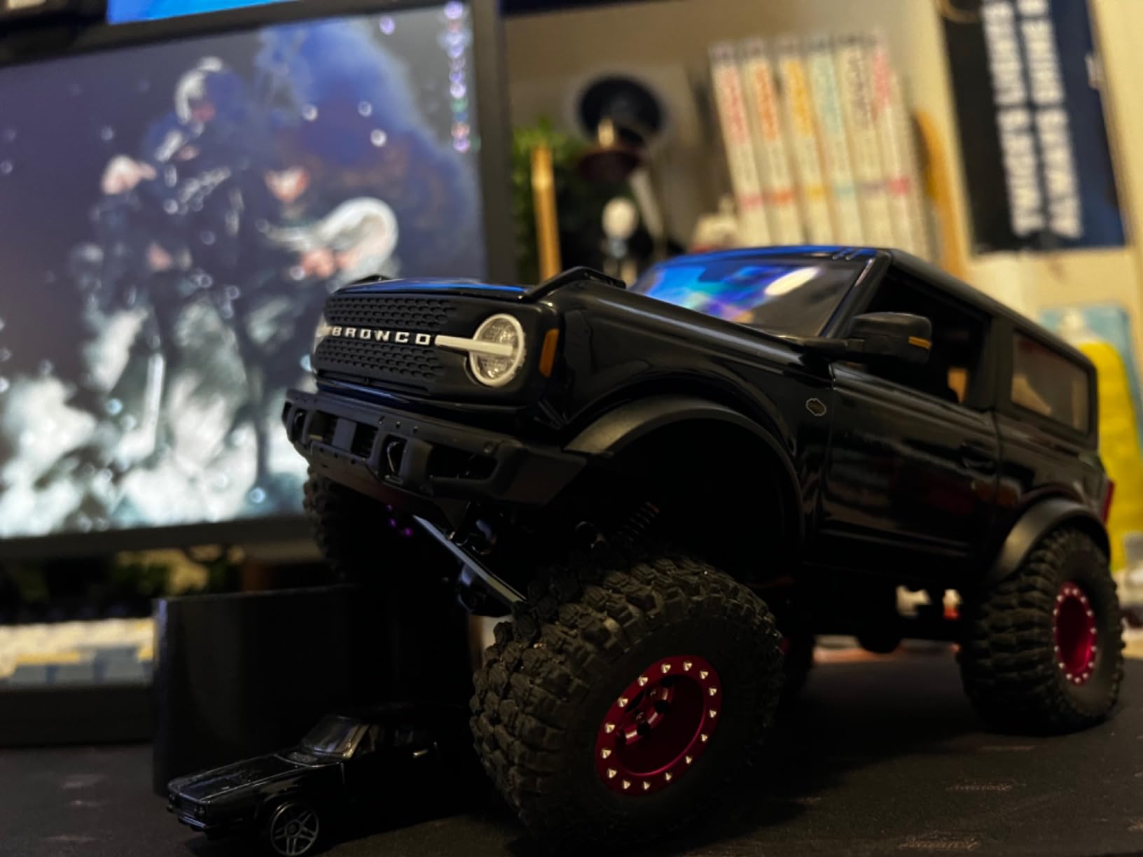 2021 Ford Bronco Wildtrak Dark Blue Metallic with Dark Gray Top Special Edition 1/18 Diecast Model Car by Maisto 31456 customer photo 2