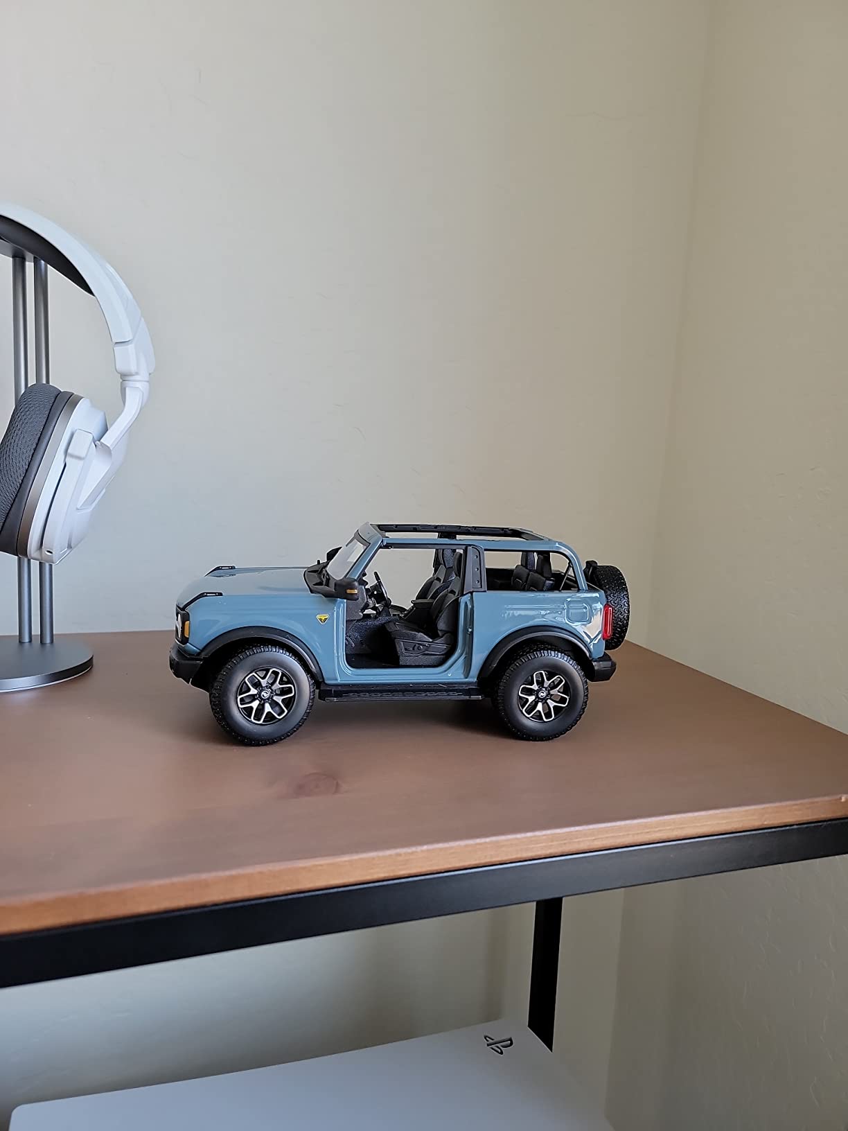 Diecast Cars 2021 Ford Bronco Badlands Blue Special Edition 1/18 Diecast Model Car by Maisto 31457 customer photo 1