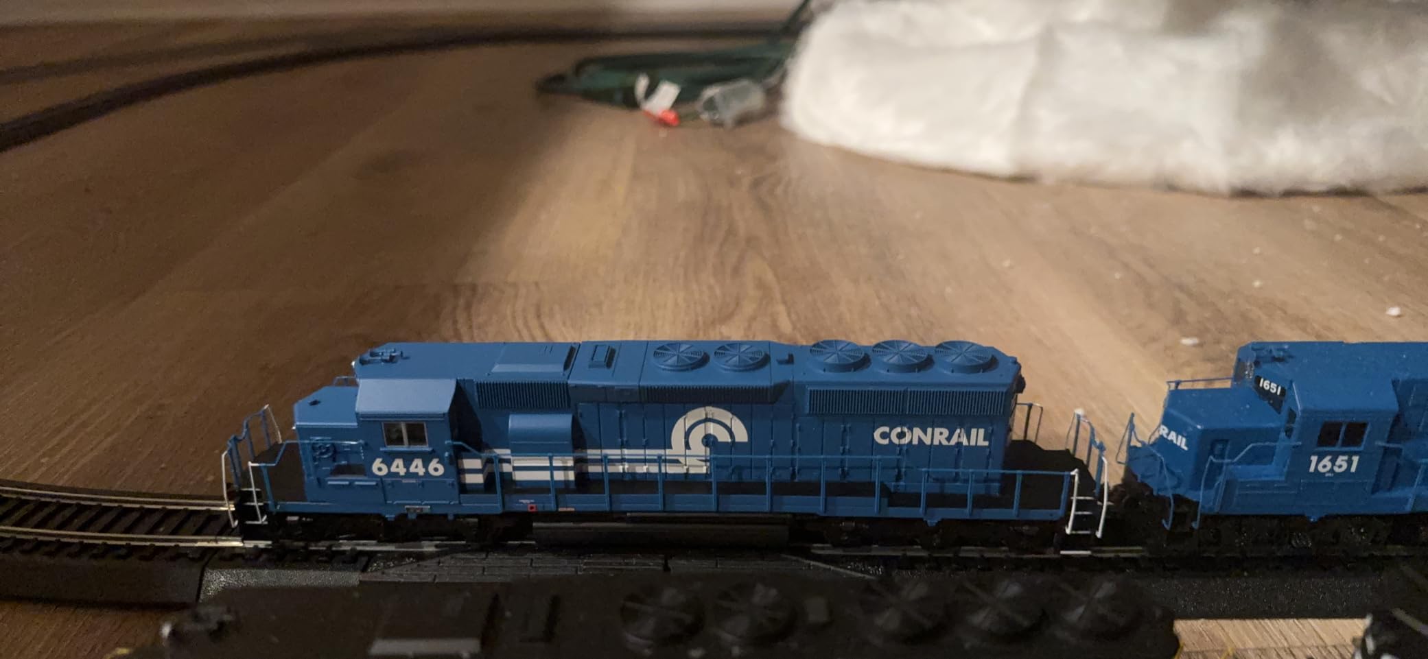 Bachmann Trains - EMD SD 40-2 DCC Ready Diesel Locomotive - Conrail #6446 - HO Scale, Prototypical Colors customer photo 3