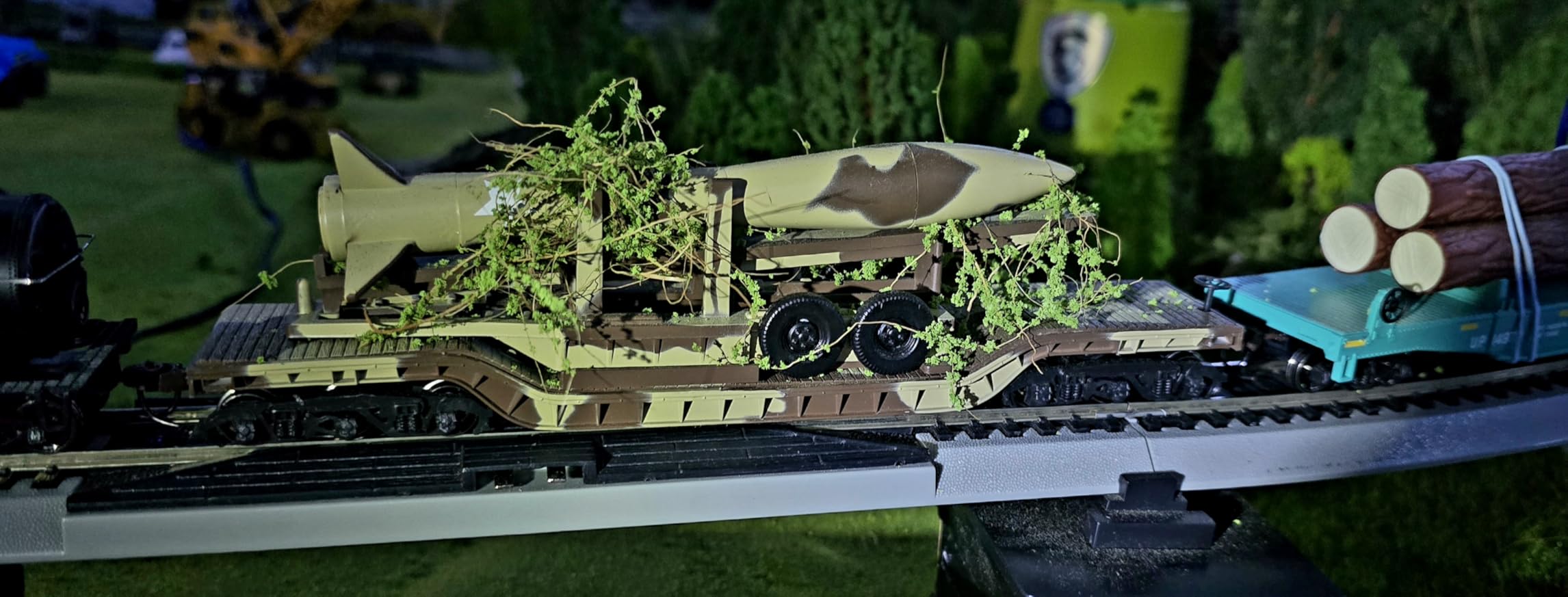 Bachmann Trains - 52' Center Depressed Flat Car - Desert Camouflage with Missile - HO Scale customer photo 1