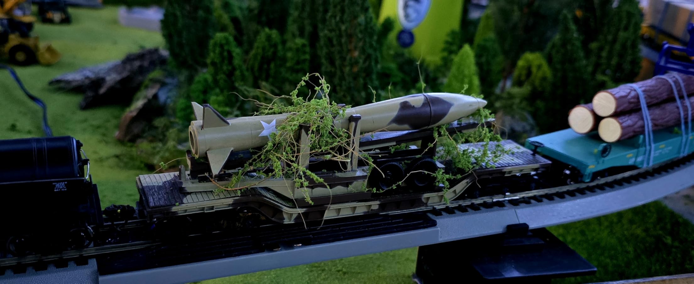 Bachmann Trains - 52' Center Depressed Flat Car - Desert Camouflage with Missile - HO Scale customer photo 2