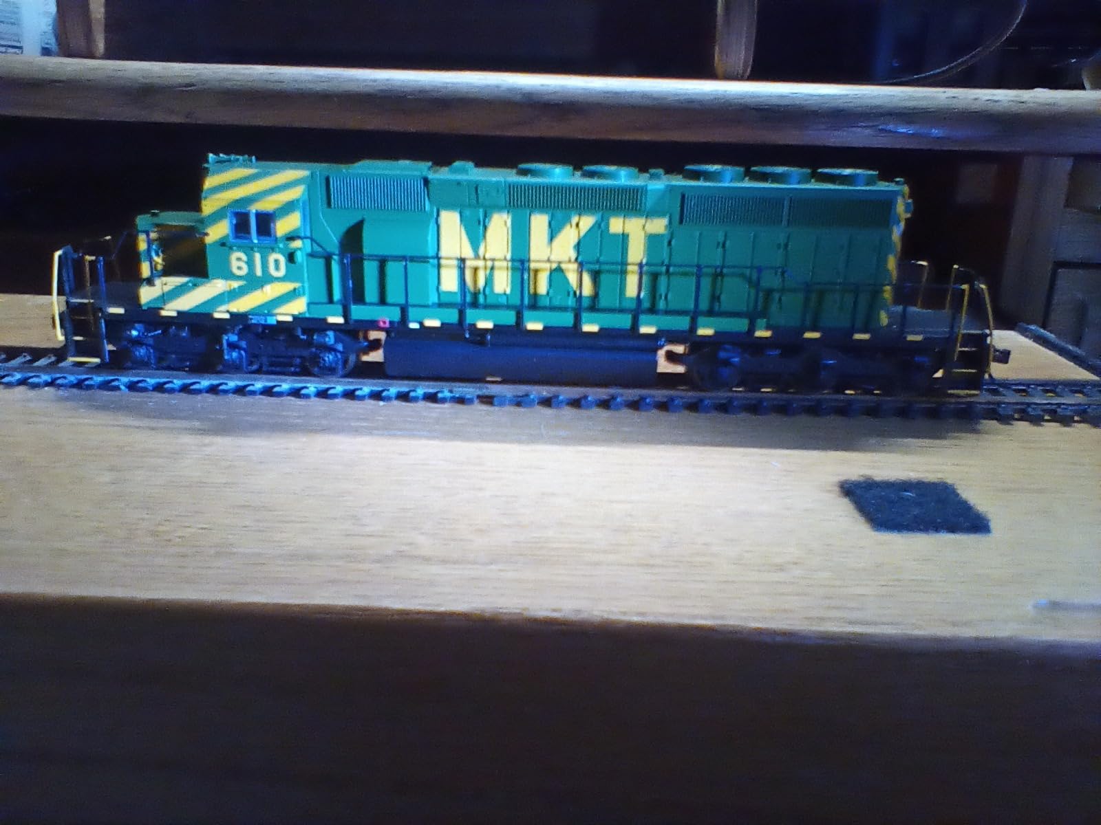 Bachmann Trains - EMD SD40-2 - DCC Equipped Diesel Locomotive - MKT #610 - HO Scale customer photo 1