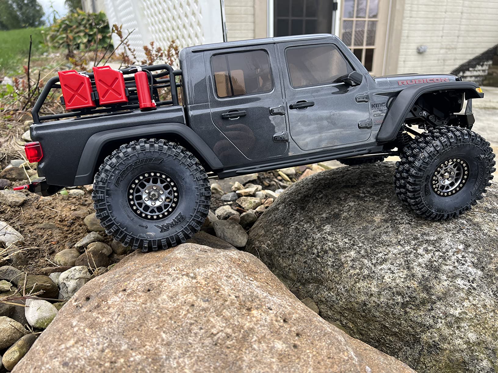ShareGoo RC Simulation Decoration Plastic Mini Fuel Tank & Fire Extinguisher Compatible with Traxxas TRX4 Axial SCX10 Redcat Gen7 1/10 RC Rock Crawler customer photo 2