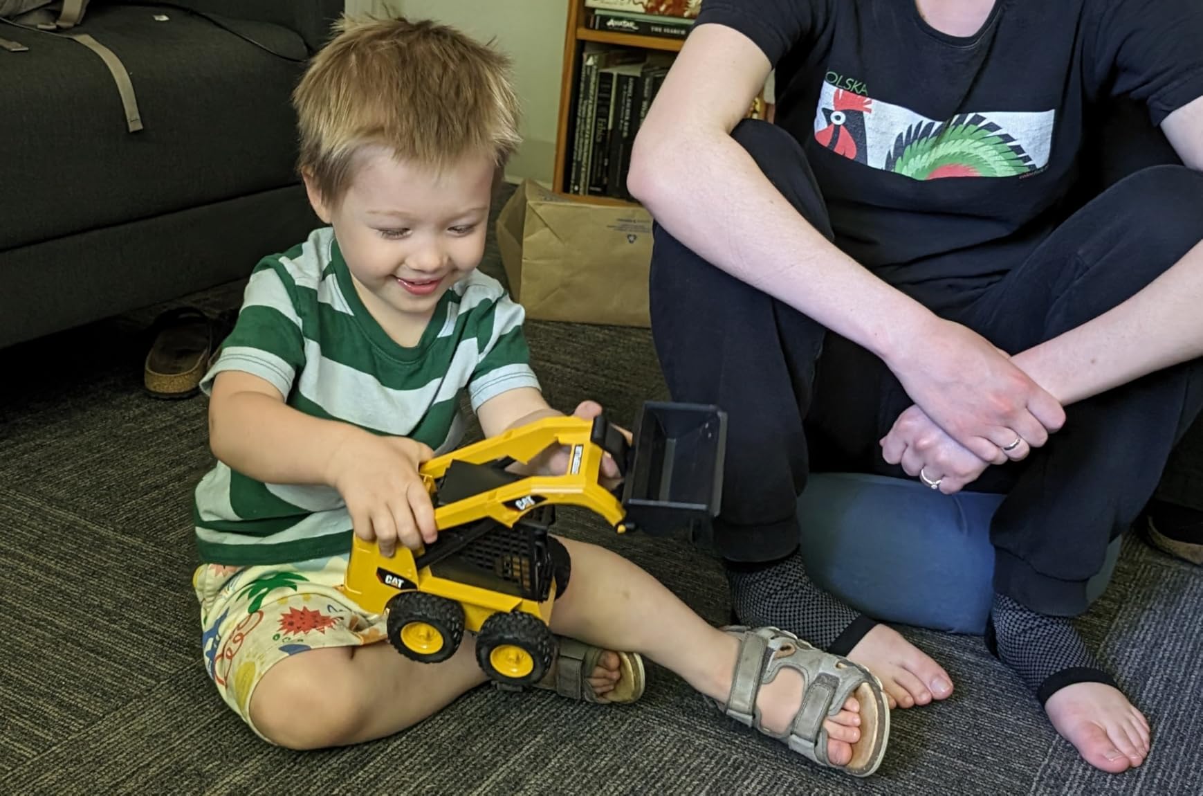 Bruder 09047 Caterpillar Skid Steer Loader with Accessories customer photo 2