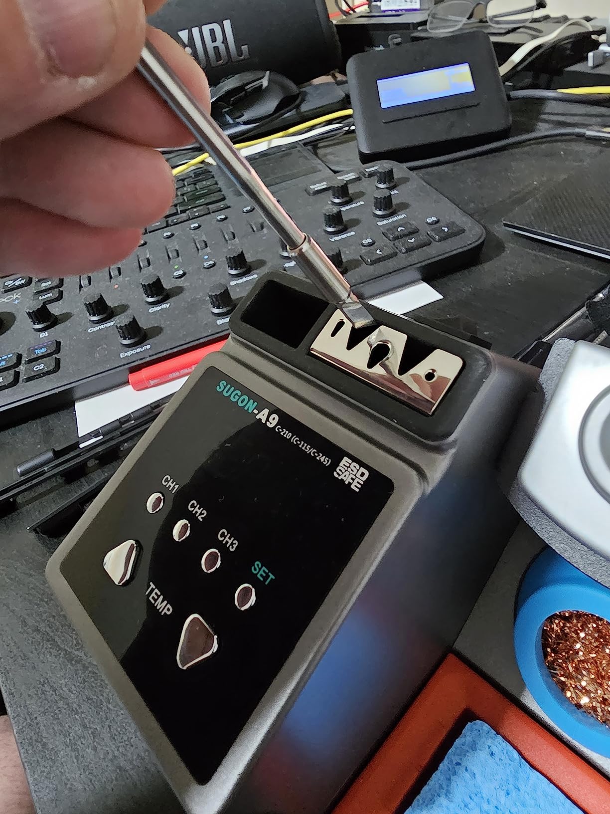 SUGON T3602 Professional Soldering Station with 2-Second Rapid Heat Up, Dual Zone Control customer photo 2