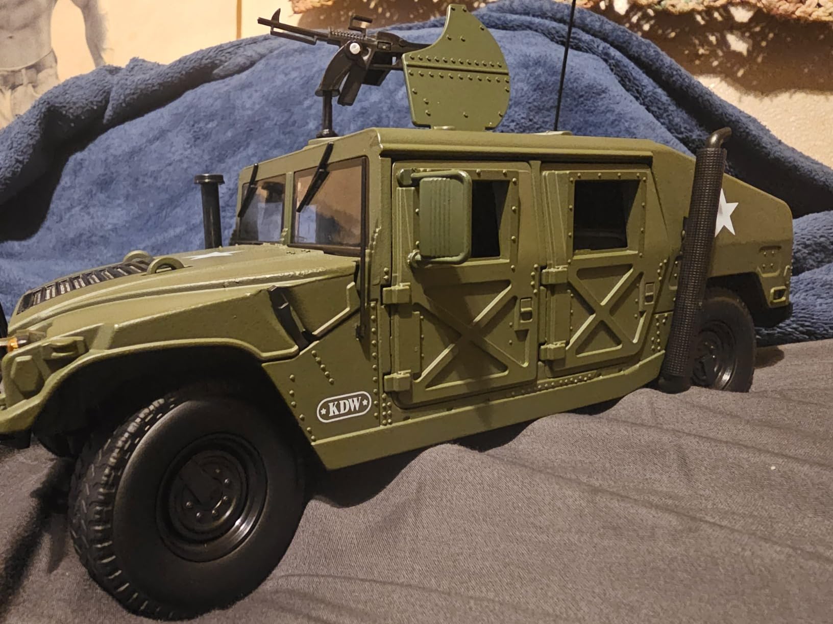 Supdex Die Cast Model Cars, 1/18 Scale Diecast Cars Metal Military Vehicles Toys, Army Toys Kids Car Friction Powered Armored Vehicle Model, Decorative Toy for Military Enthusiasts customer photo 1