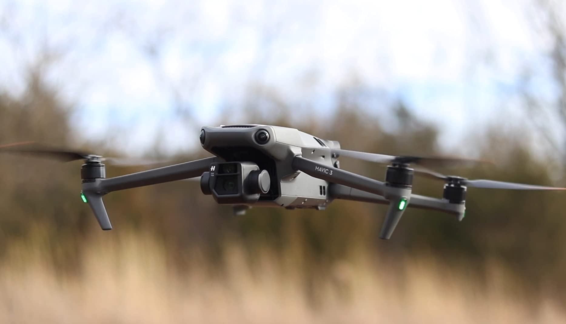 Mavic 3 Fly More Combo, Drone with 4/3 CMOS Hasselblad Camera, 5.1K Video, Omnidirectional Obstacle Sensing, 46 Mins Flight, Advanced Auto Return, 15km Video Transmission, FAA Remote ID Compliant, Gray customer photo 1