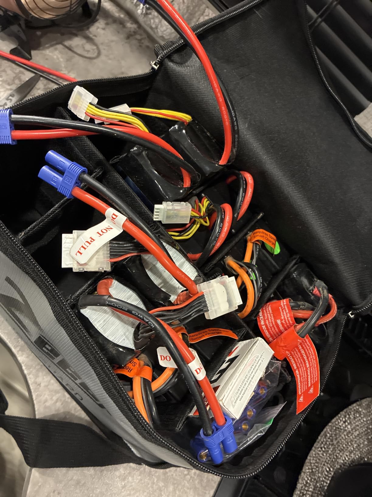 Zeee Lipo Safe Bag Battery Fireproof Large Capacity Storage Guard Battery Safey Pouch for Storage Charging - 10 Cell Adjustable(10.6x6.7x6.7in) customer photo 2