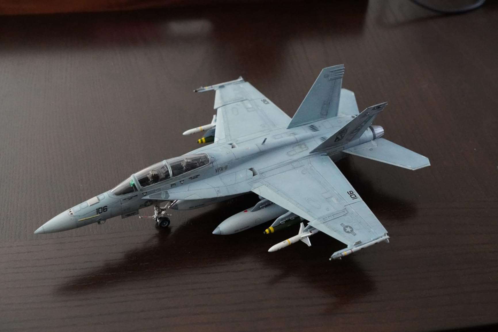 Revell 03834 F/A-18F Super Hornet 1:72 Scale Plastic Model Kit customer photo 2