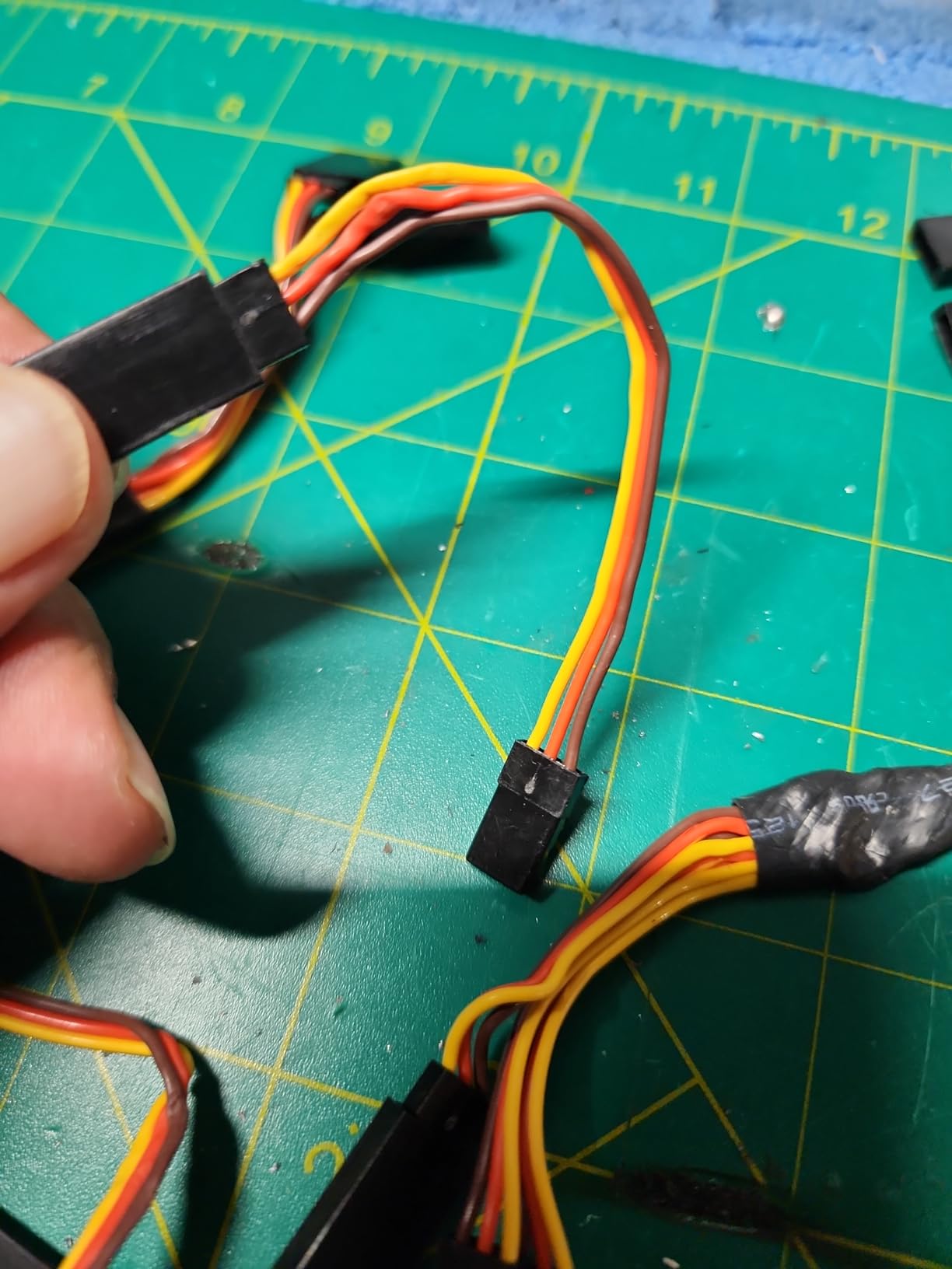 Share Goo 18Pcs 3-Pin JR Servo Extension Cable,1 JR Male to 2/3 Female JR Y Harness Servo Cable & 3.93