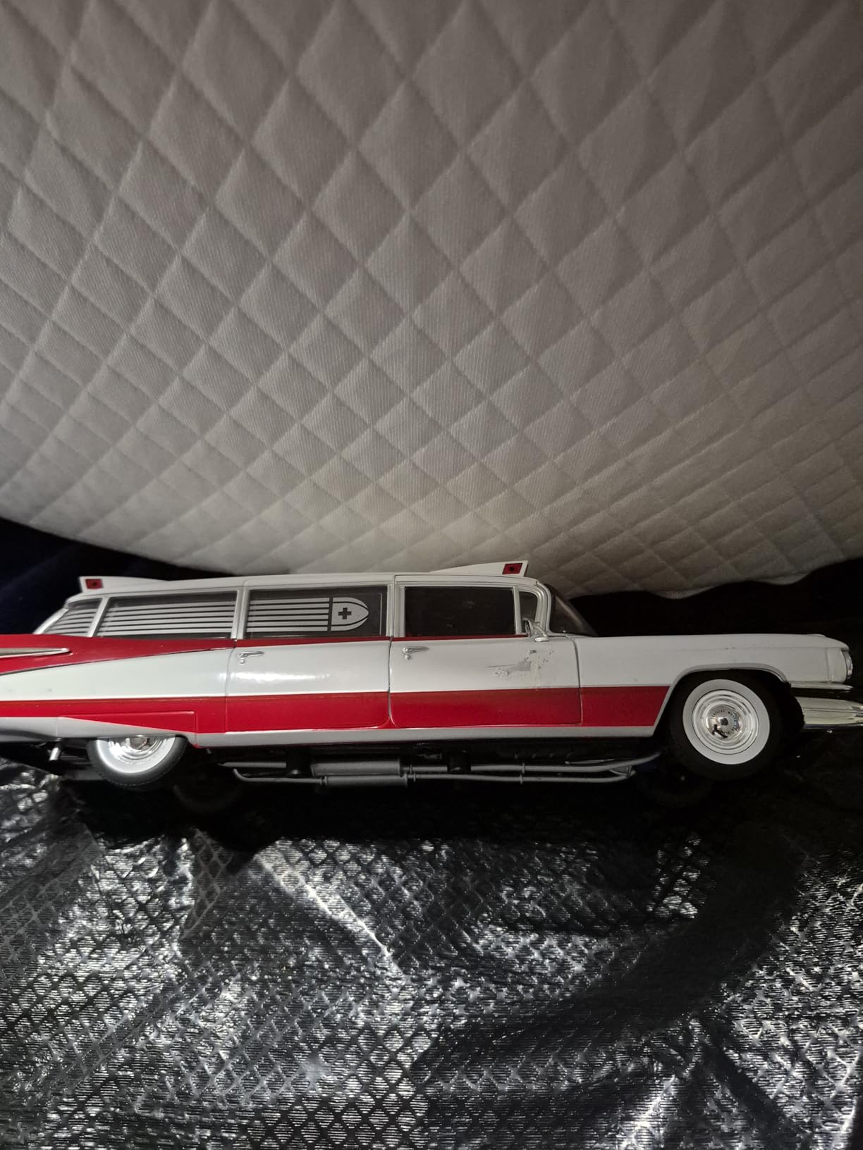 Auto World 1959 Cadillac Eldorado Ambulance 1:18 Scale Diecast customer photo 1