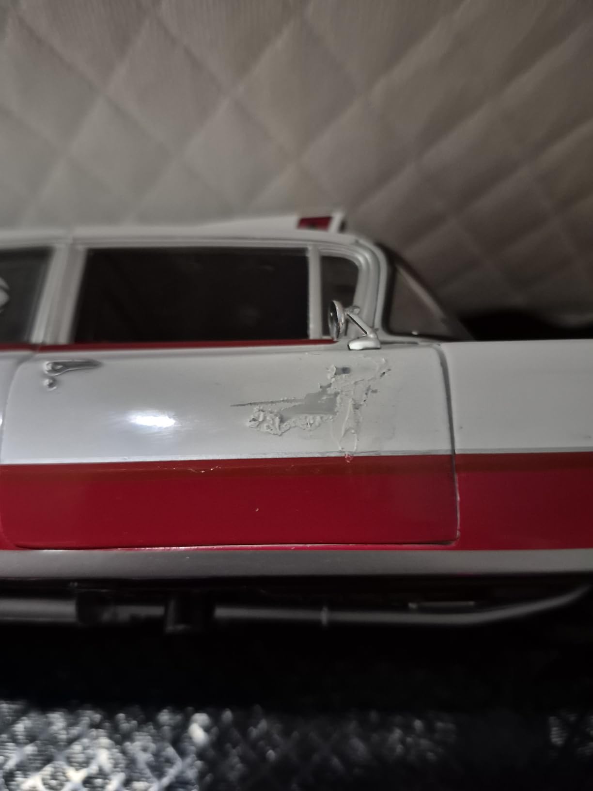 Auto World 1959 Cadillac Eldorado Ambulance 1:18 Scale Diecast customer photo 2