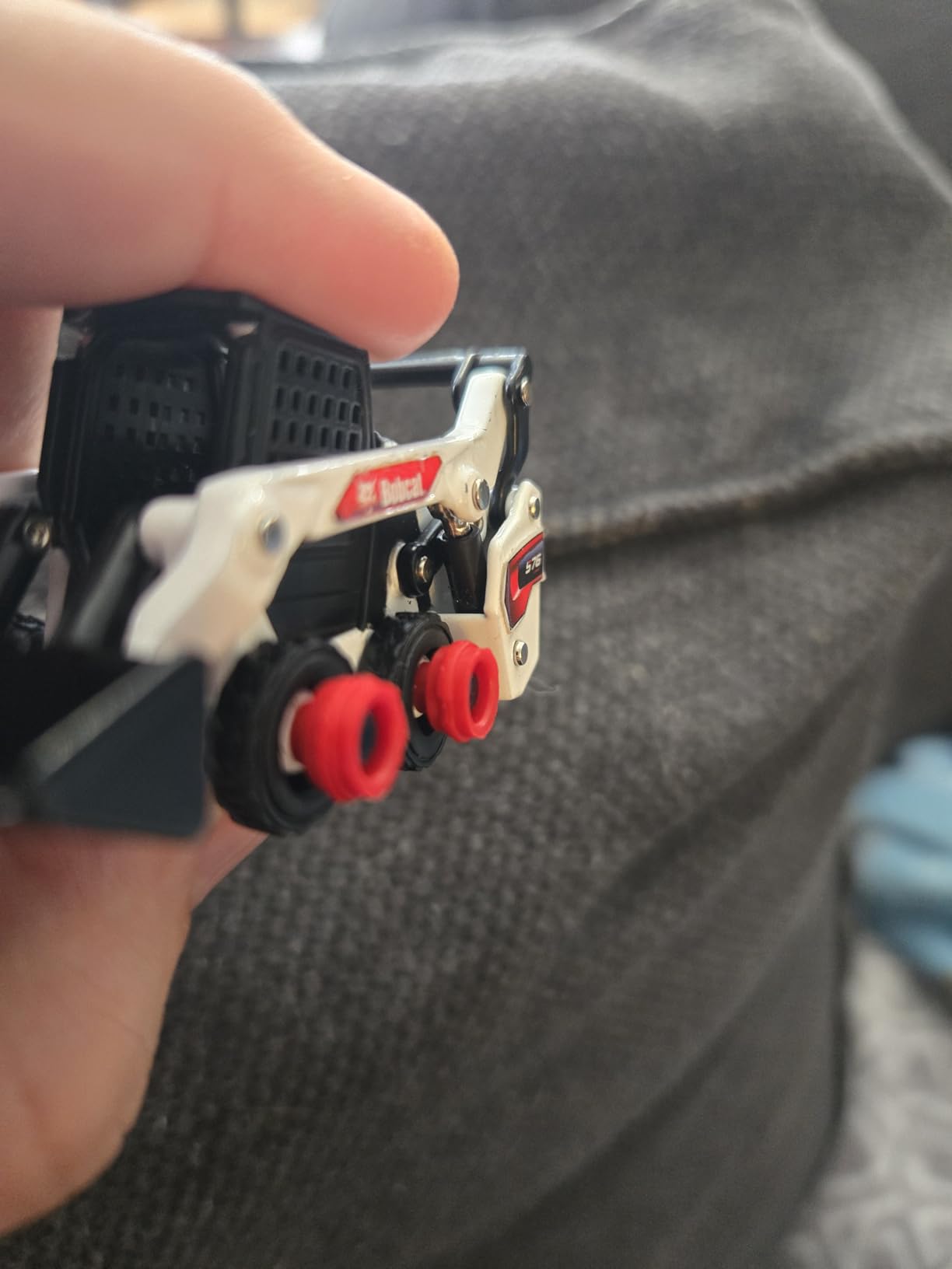 ERTL 1/64 Bobcat S76 Skid Steer 16424 customer photo 2