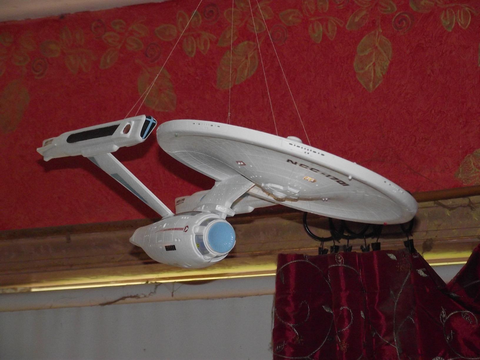 AMT 1296 Star Trek Classic U.S.S. Enterprise 1:650 Model Kit customer photo 2