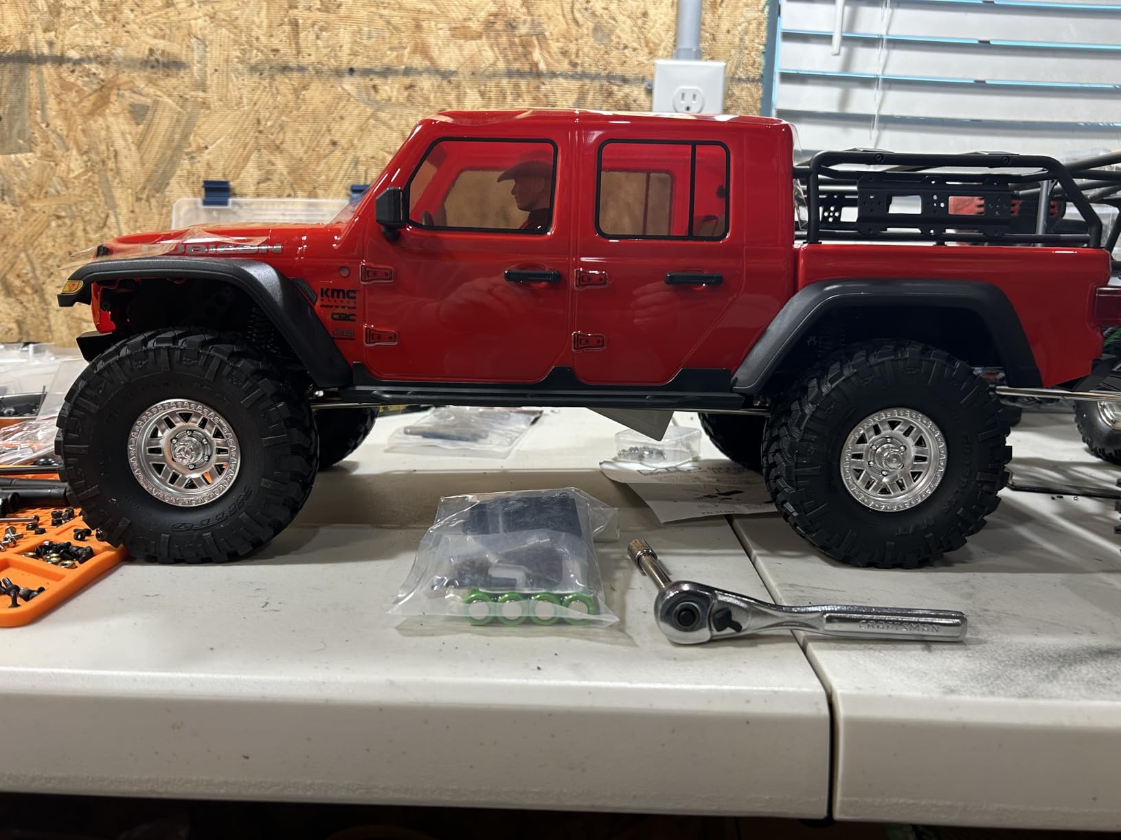 Axial SCX10 III Jeep JT Gladiator Rock Crawler with Portals RTR (Batteries and Charger Not Included), Gray, AXI03006BT1 customer photo 2