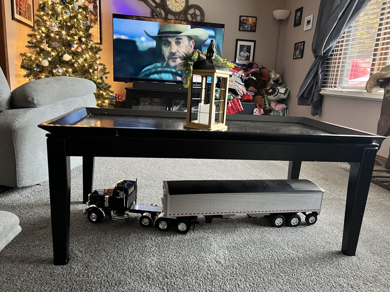 Big Farm Peterbilt Model 367 Semi Truck Toy - 1:16 Scale - Includes Grain Trailer - Construction Toys - Die-Cast Metal and Plastic Material - Kids Toys Ages 3 Years and Up customer photo 2