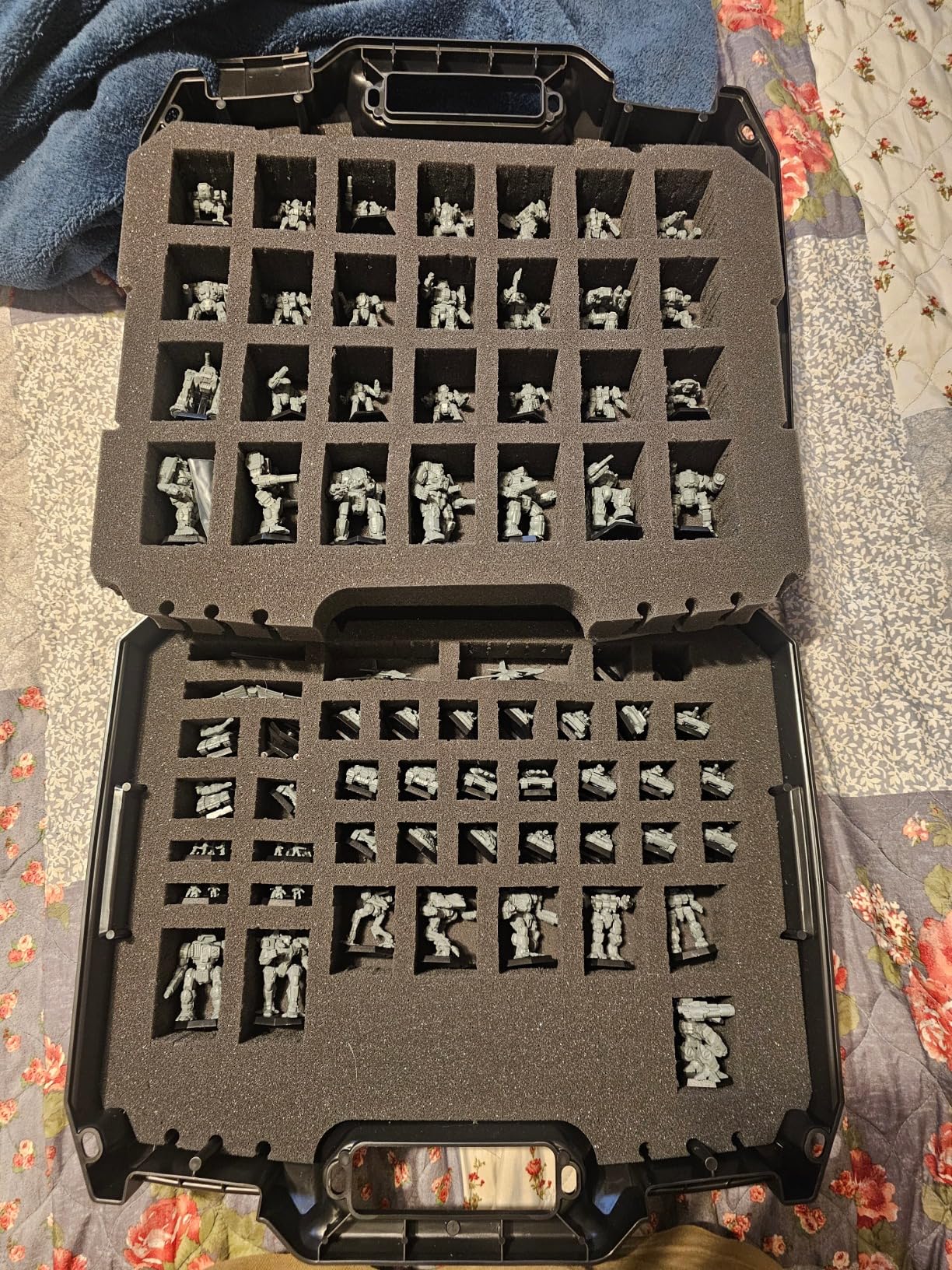 CASEMATIX Miniature Storage Case with Hard Shell & Customizable Foam - Travel Case Compatible with Warhammer 40K, DND, RPG Miniatures, Large Units, Vehicles & Tabletop Figures customer photo 1