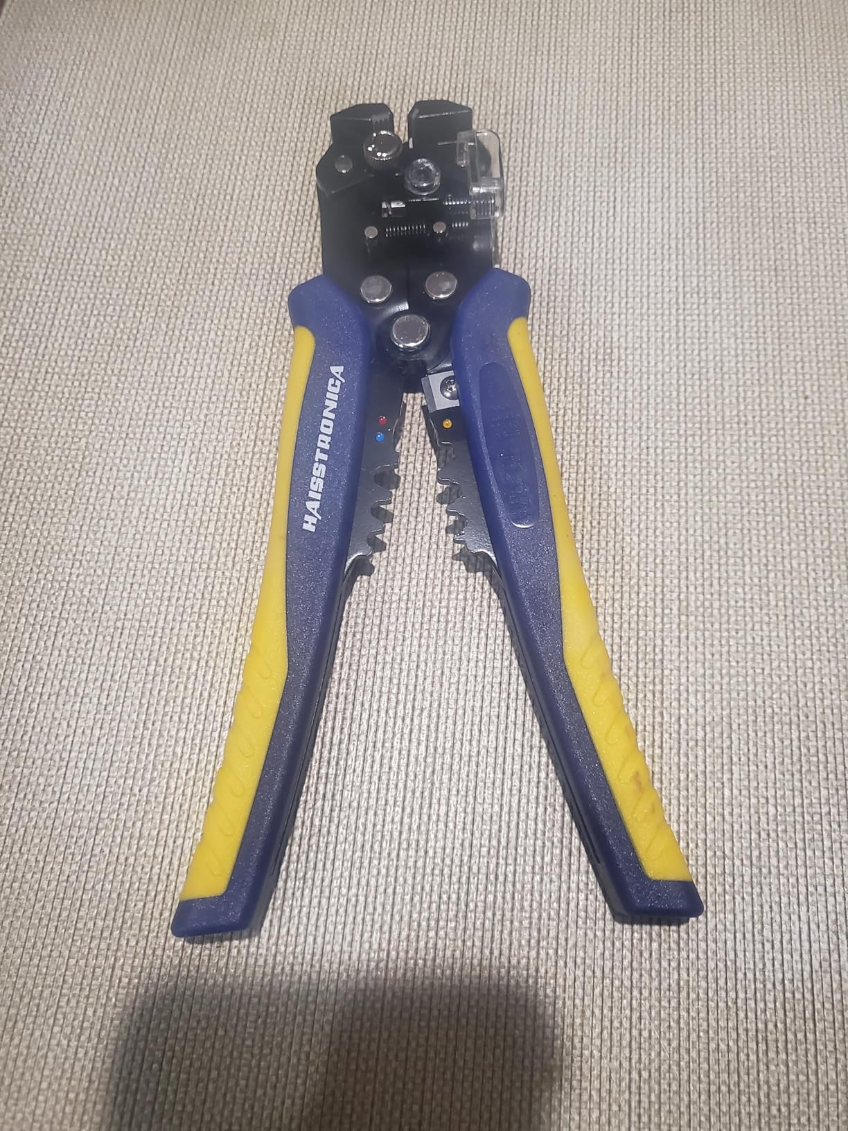 haisstronica Self-Adjusting Wire Stripper, 3 in 1 Stripper/Cutter/Crimping Heavy Duty Automatic Electrical Wire Strippers for 10-24 AWG customer photo 1