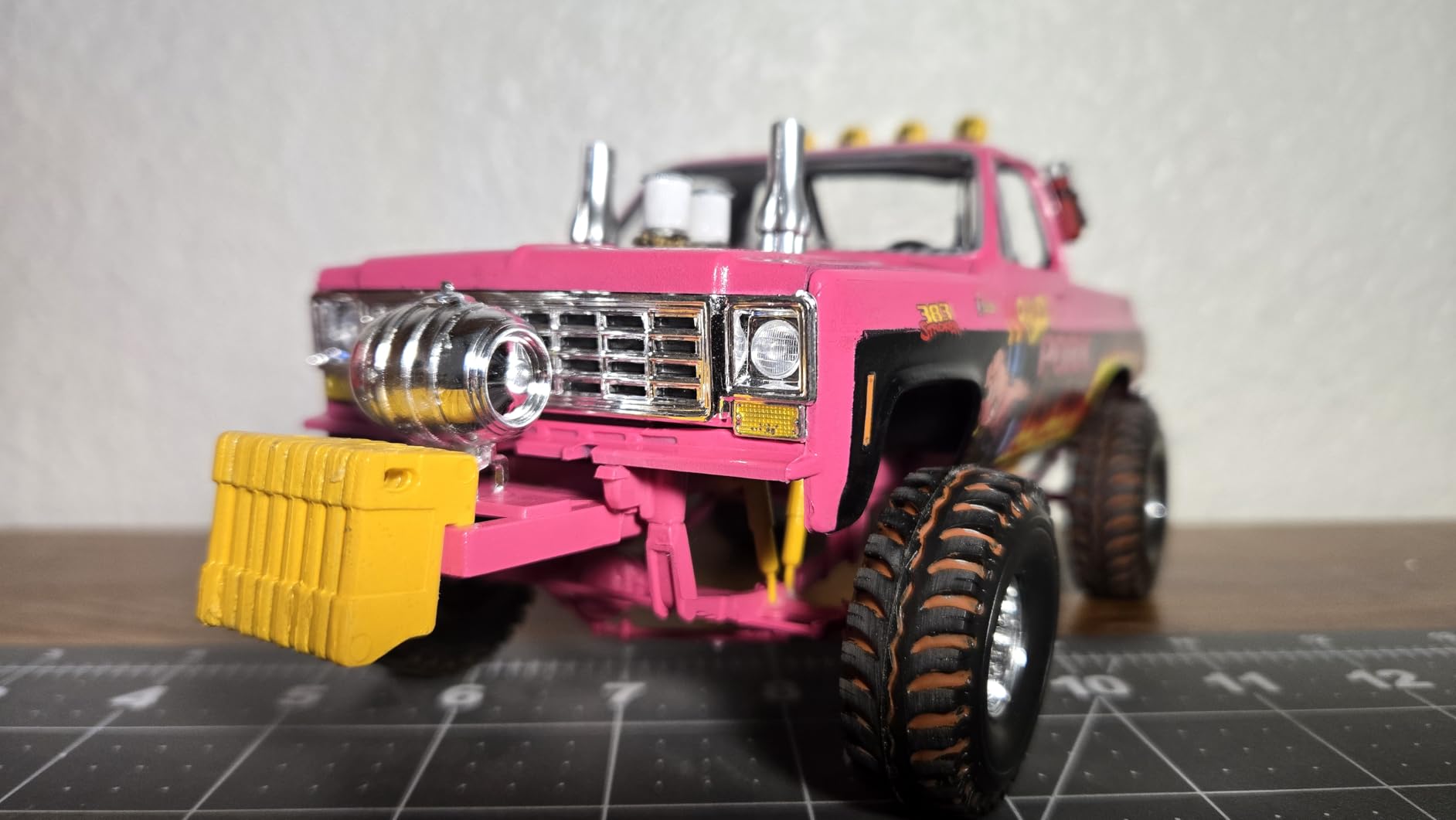 Revell 14532 '78 Chevy Blazer Pulldozer 1:24 Scale 122-Piece Skill Level 4 Model Truck Building Kit customer photo 2