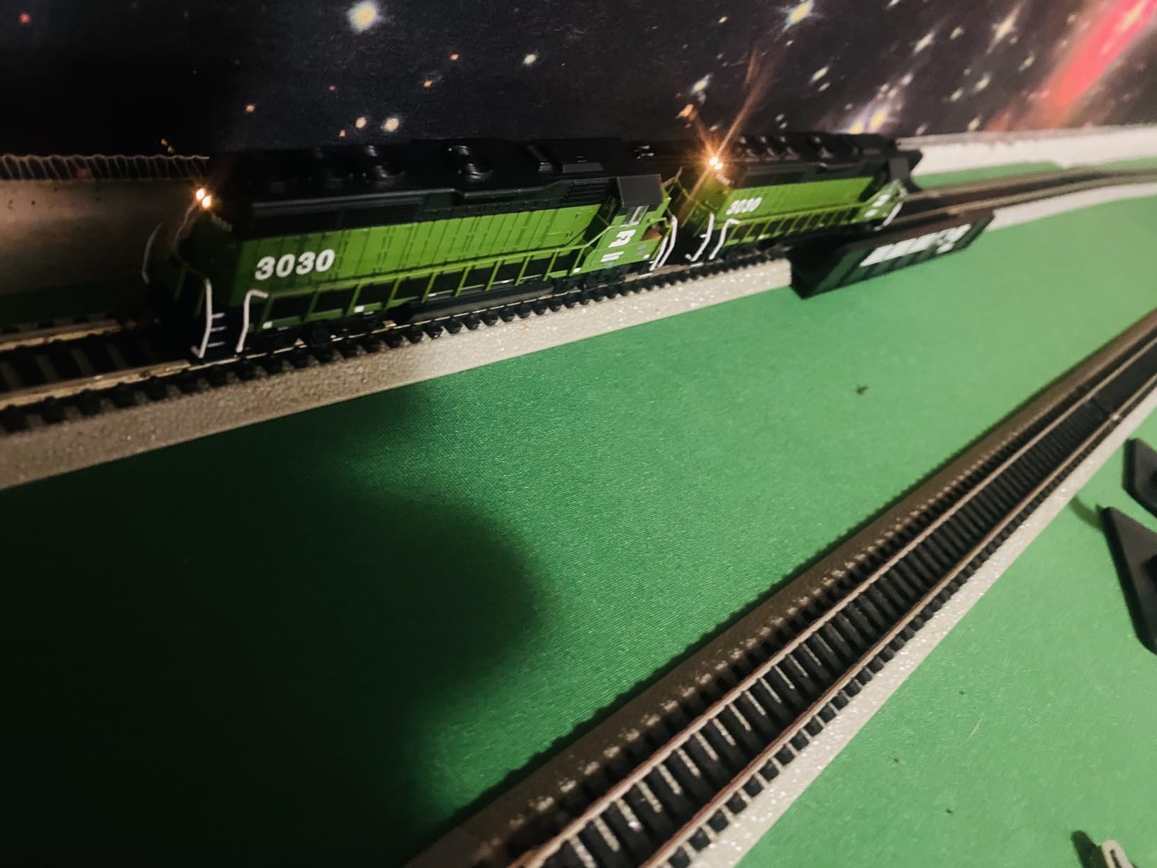 Bachmann Trains - GP40 - ECONAMI DCC Sound Value Equipped Locomotive - Burlington Northern #3030 - N Scale customer photo 1