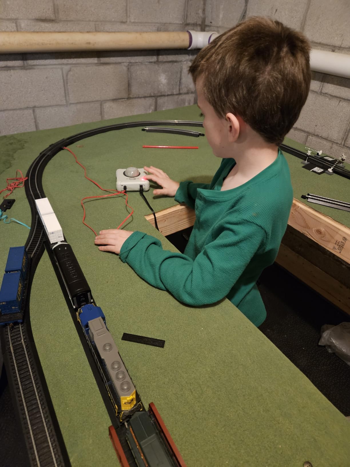 Bachmann Trains - EMD GP40 - DCC Equipped Diesel Locomotive - CSX® #6062 (Bright Future) - HO Scale customer photo 1