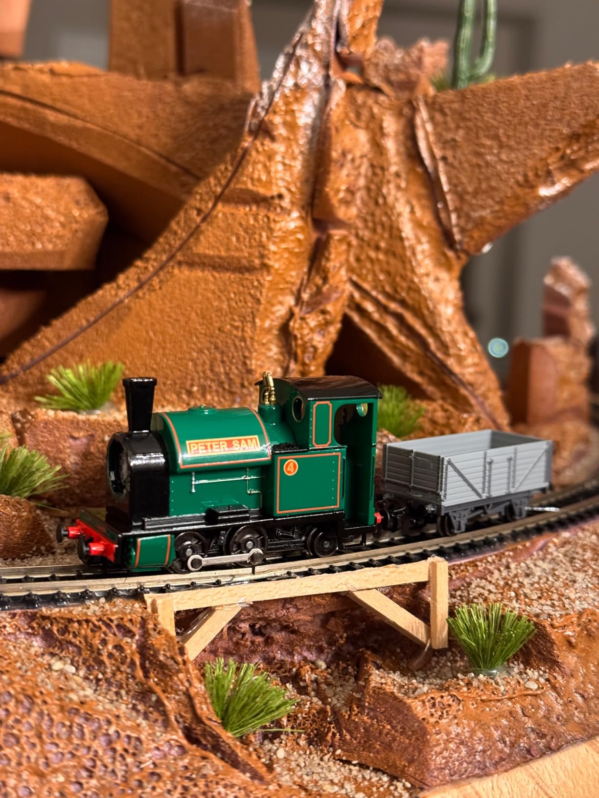 Bachmann Trains - Thomas & Friends Narrow Gauge Peter SAM - Runs On N Scale Track customer photo 2