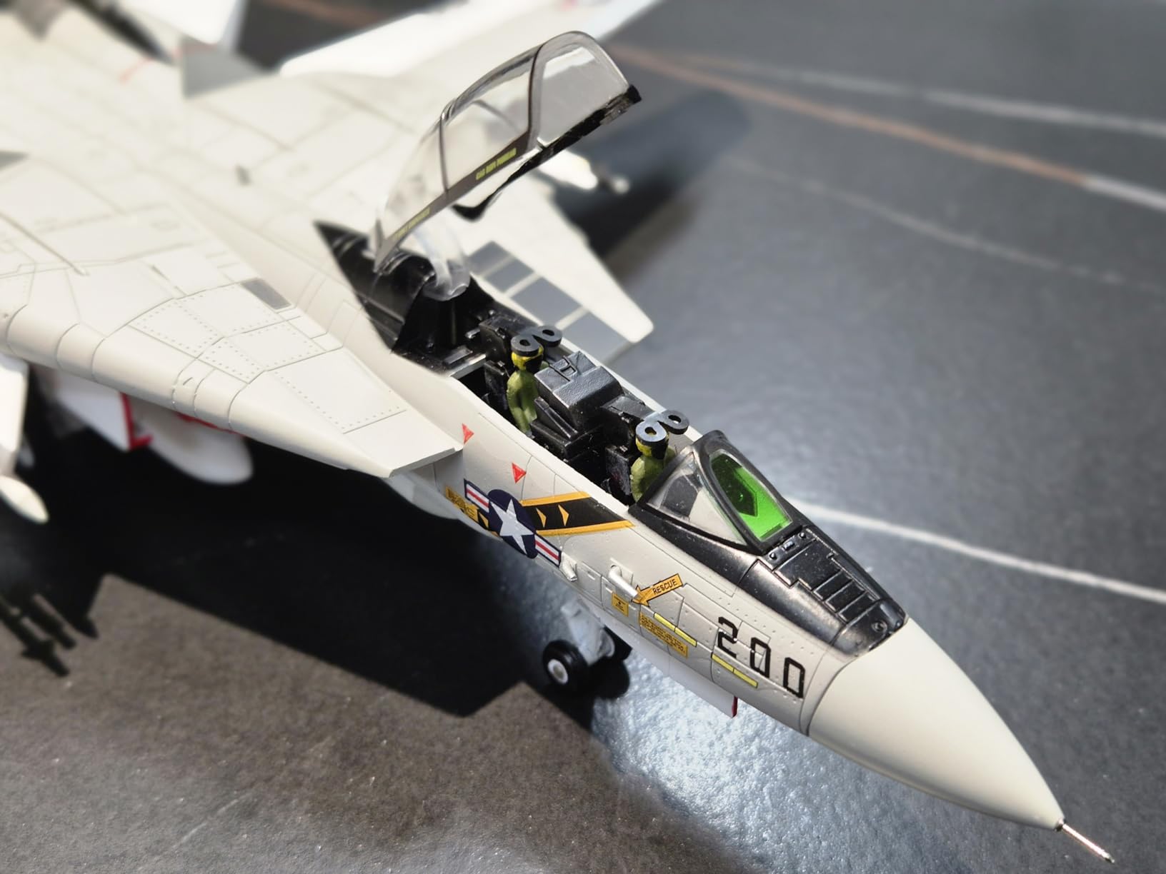 F-14 Tomcat VF-84 Jolly Rogers 1/72 Scale Die-Cast Metal Pre-Built Fighter Jet Model with Detachable Missiles and Adjustable Tail Fins customer photo 1