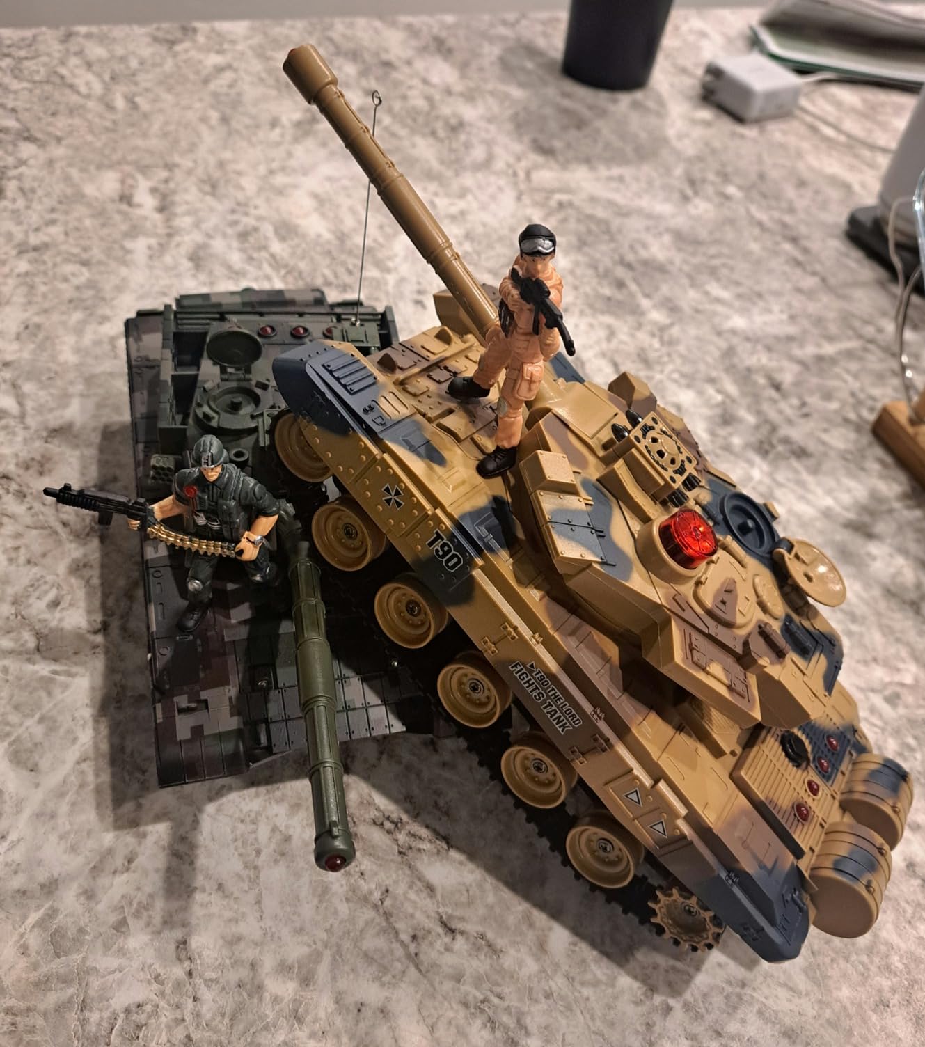 Supdex 1/24 RC Battle Tank Set, Remote Control USA M1A2 and Ger Leopard II Army Toy That Shoots for Kids and Adults, 2.4G Tank Model Toy for Boys Age 6+ Year Old with Sound Effects, Lights and Smoke customer photo 3