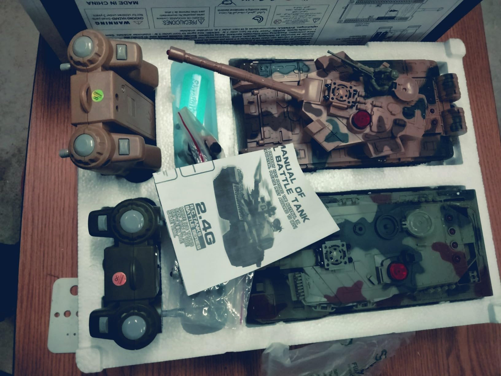 Supdex 1/24 RC Battle Tank Set, Remote Control USA M1A2 and Ger Leopard II Army Toy That Shoots for Kids and Adults, 2.4G Tank Model Toy for Boys Age 6+ Year Old with Sound Effects, Lights and Smoke customer photo 4