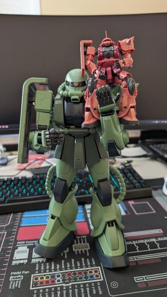 Bandai Hobby - Mobile Suit Gundam - MS-06F Zaku II Green PG Model Kit customer photo 2