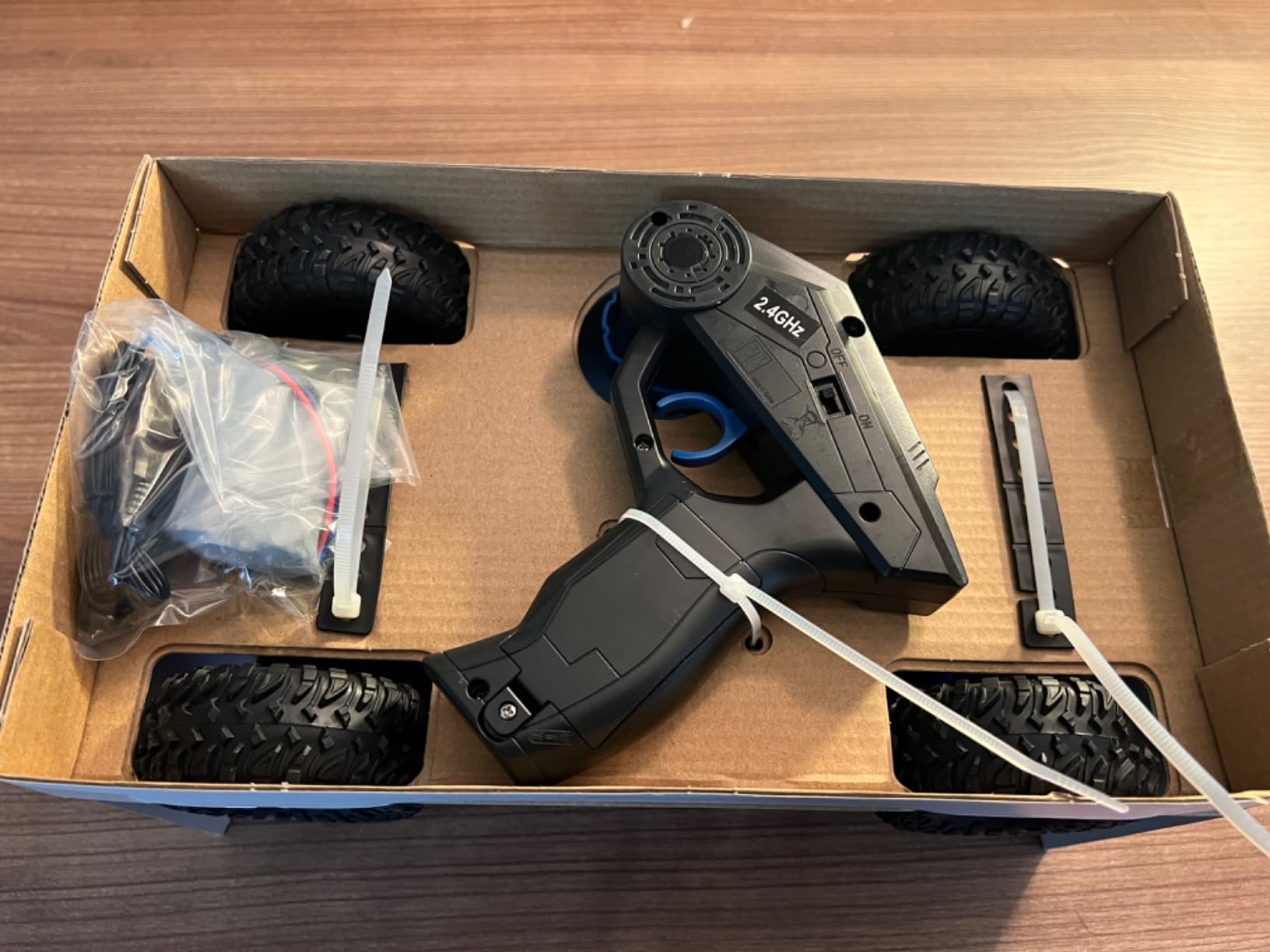 DOUBLE E Ford Raptor F150 RC Car 4WD Monster Trucks for Boys, 11 Inches Off Road Crawler Vehicle customer photo 2