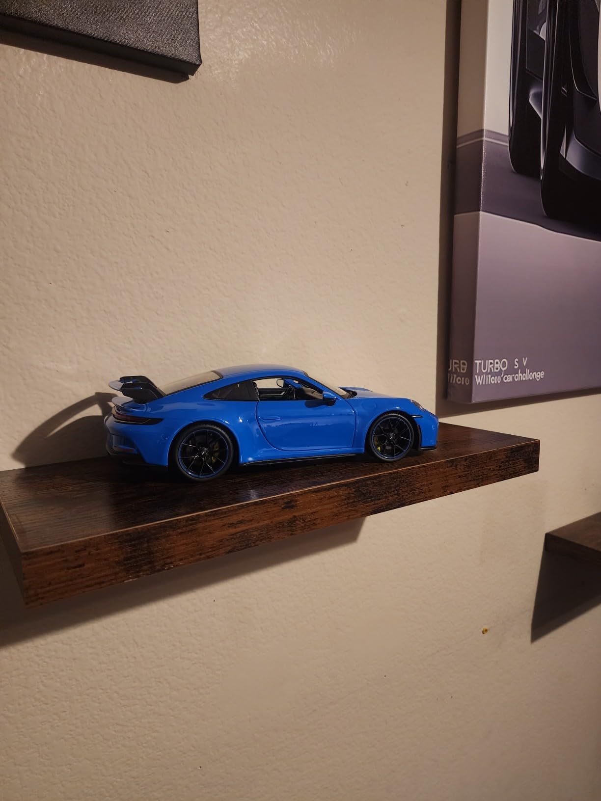 Maisto 1/18 Scale Model Compatible with Porsche 911 GT3 2022 Die-Cast Scale Model Sports Car Miniature (Blue) customer photo 1