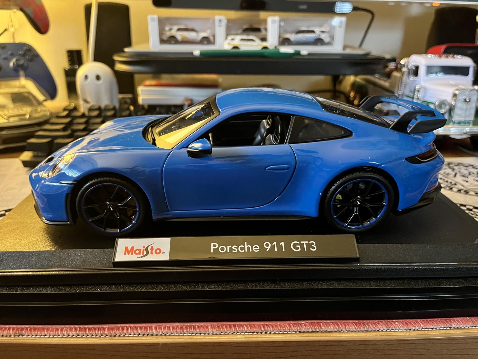 Maisto 1/18 Scale Model Compatible with Porsche 911 GT3 2022 Die-Cast Scale Model Sports Car Miniature (Blue) customer photo 2