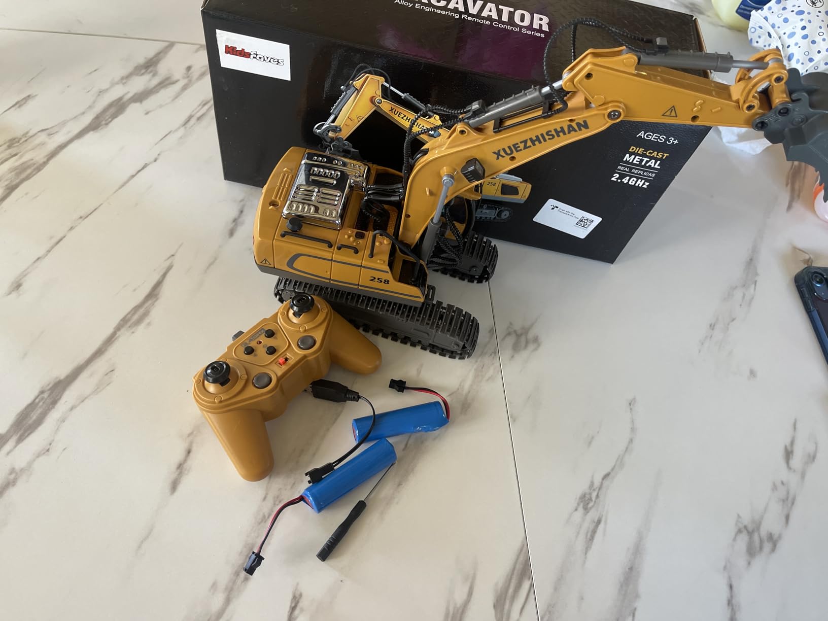 KidsFaves Remote Control Dump Truck Toys 9 Channel 2 Batteries RC Construction Toy Vehicles with Metal Bed Lights/Sounds, Birthday Gifts for Boys Age 3+ customer photo 1