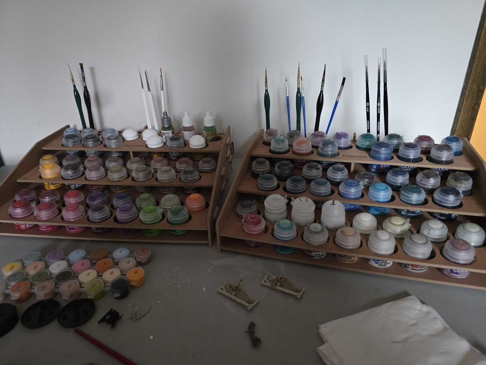 tinctor Wooden Paint Organizer & Paint Brush Holder, for 44 Bottles & 22 Brushes Storage - Craft Acrylic Miniature Paint Rack customer photo 1