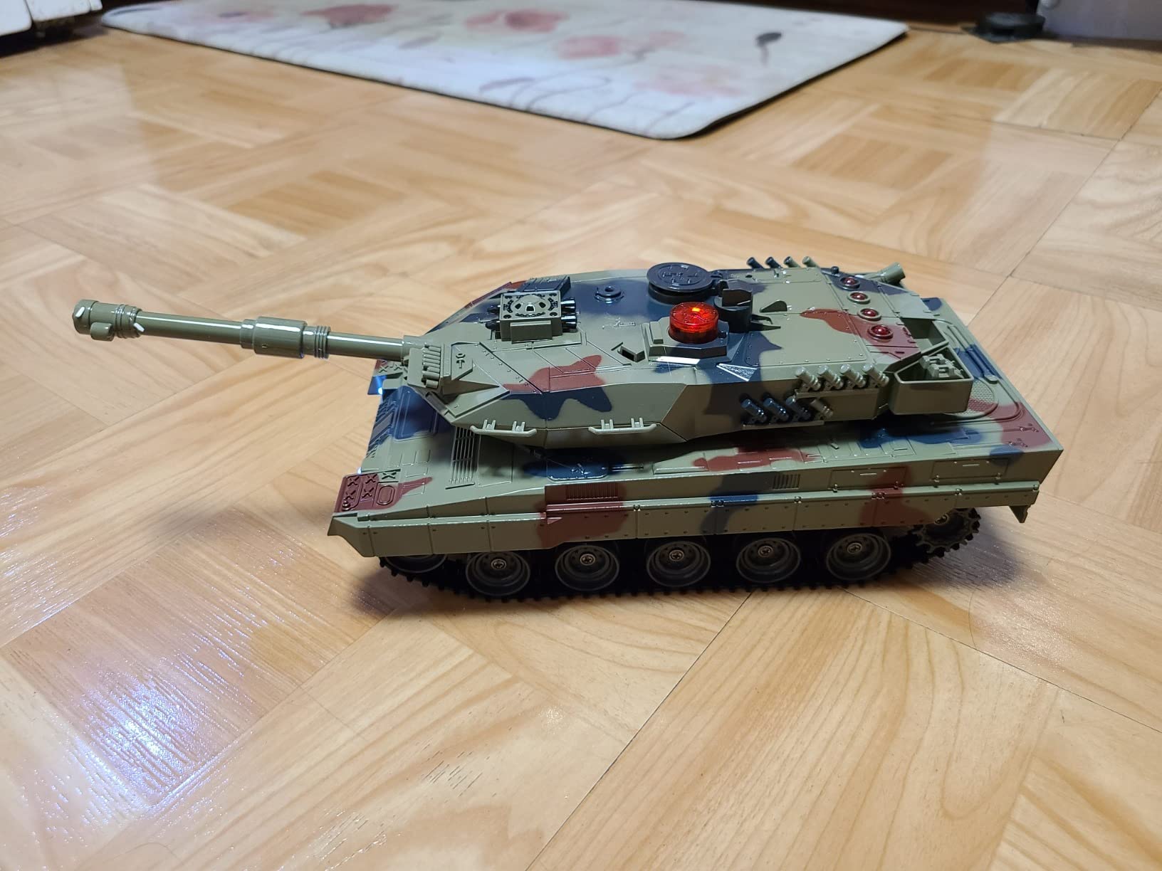 KAIM 1/24 RC Tank,Remote Control Tank for Boys with Smoke, Lights & Sounds,2.4GHz Ger Leopard II Army Model,Military Toys Gift for Kids Ages 6+ customer photo 4