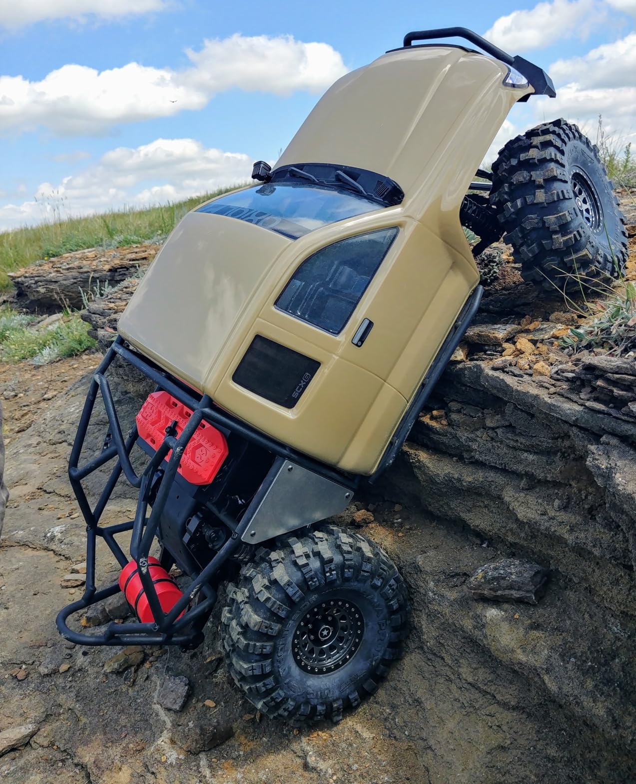 Axial SCX6 Trail Honcho 4WD RTR (Transmitter and Receiver Included, Battery and Charger Not Included), Sand, AXI05001T2 customer photo 2