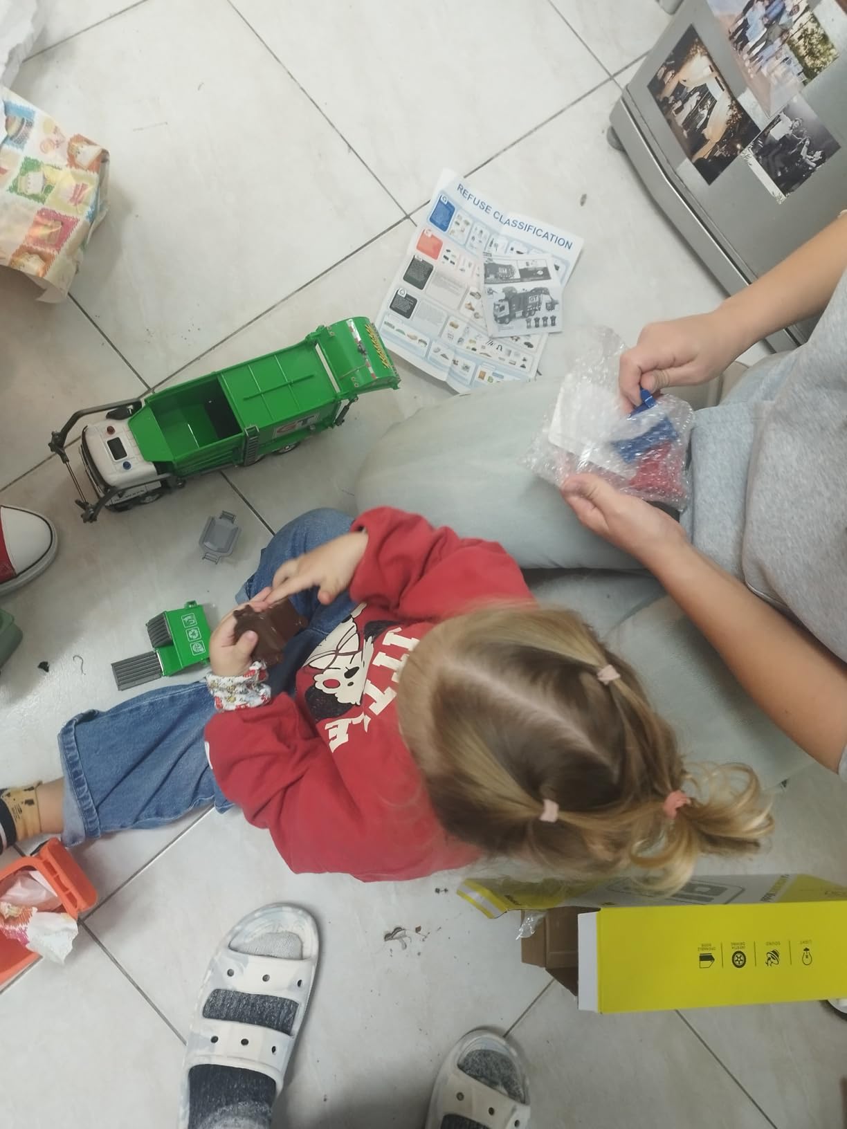 HAPYAD Garbage Truck Toys Metal Cab, Realistic Trash Truck Toys for Boys Kids with Lights and Sounds, Friction Powered Recycling Vehicles, Front Loader with Dumpster, 4 Trash Bins, 12