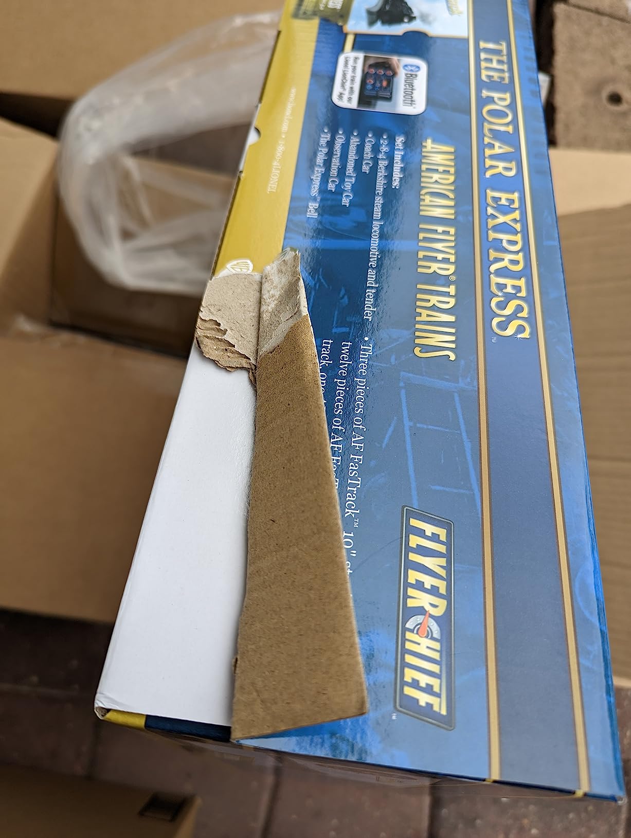 Lionel The Polar Express FlyerChief Bluetooth 5.0 Electric S Gauge Train Set with Remote customer photo 1