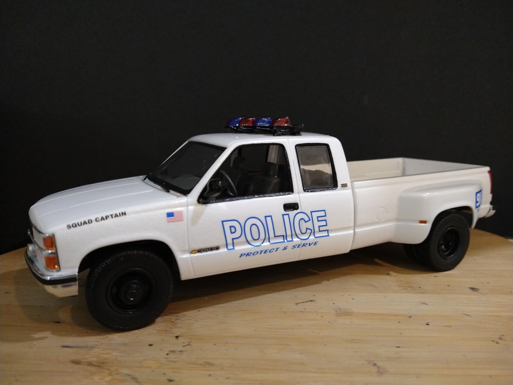 AMT 1996 Chevrolet C-3500 Dually Pickup Easy Build New Tooling 1:25 Scale Model Kit customer photo 2