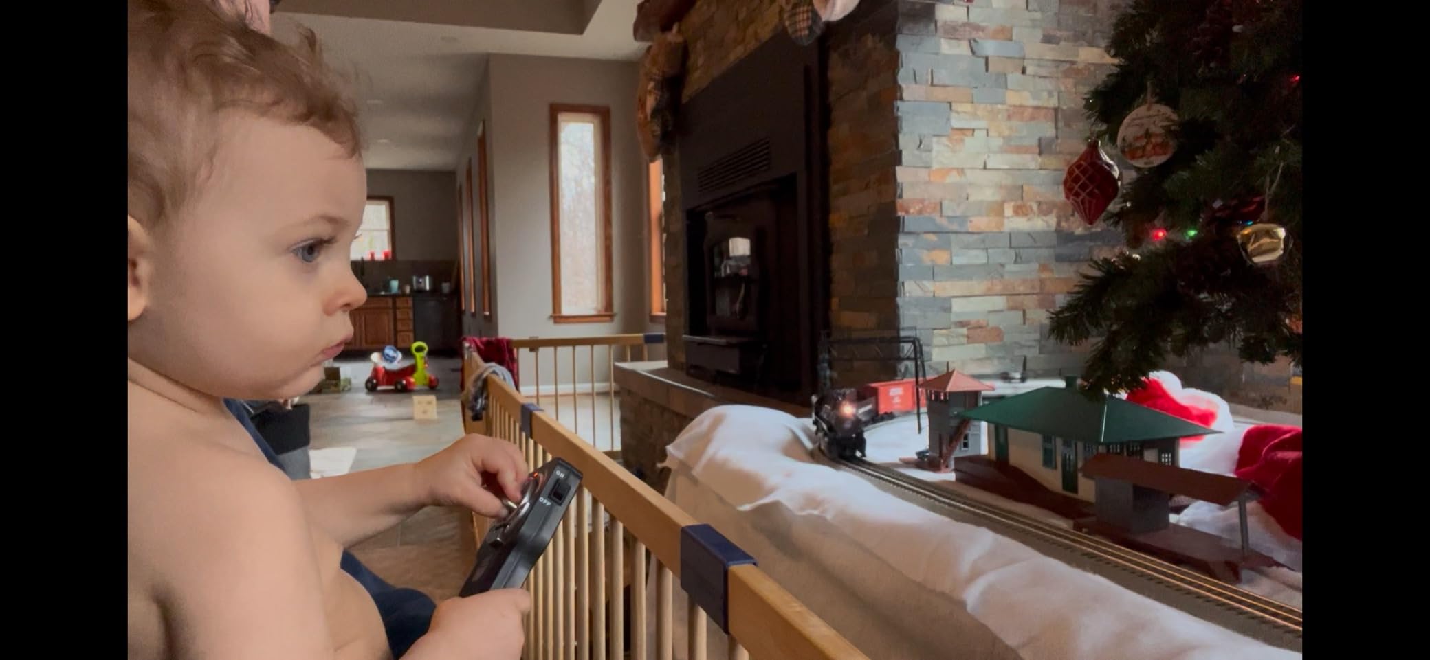 Union Pacific Flyer LionChief 5.0 Electric O Gauge Train Set with Bluetooth & Remote customer photo 1