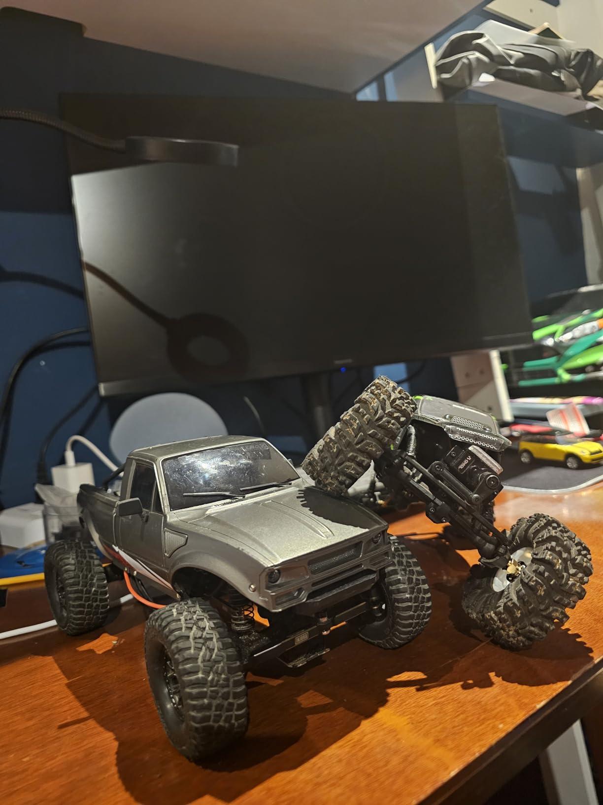 Axial RC Truck 1/24 AX24 XC-1 4WS Crawler Brushed RTR (Orange) customer photo 2