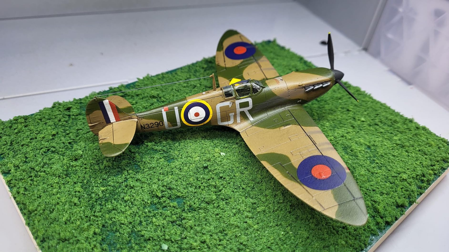 Airfix Model Airplane Kit Gift Set - A02108A Supermarine Spitfire Mk.Vc, Plastic Plane Model Kits for Adults & Kids 14+, Skill Level 1, 1:72 Scale WW2 Military Aircraft Models for Beginners customer photo 1