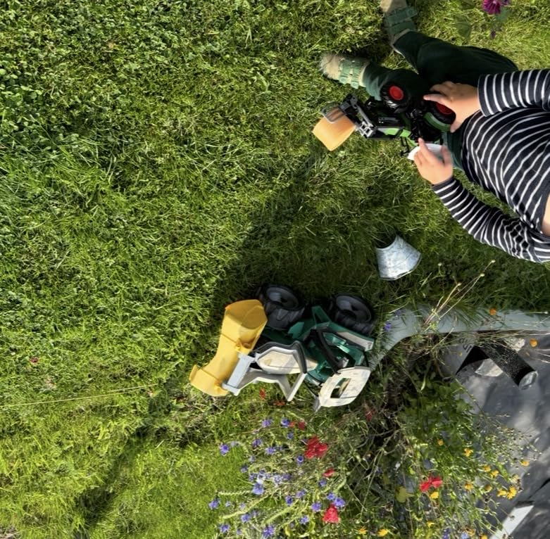 Peagprav Farm Toys Tractor with Trailer-16.5 Inches Tractor Playset 1/24 Scale Gripper Frontloader Spreader for Boys Kids Toddlers Age 3-7 Years Old customer photo 1