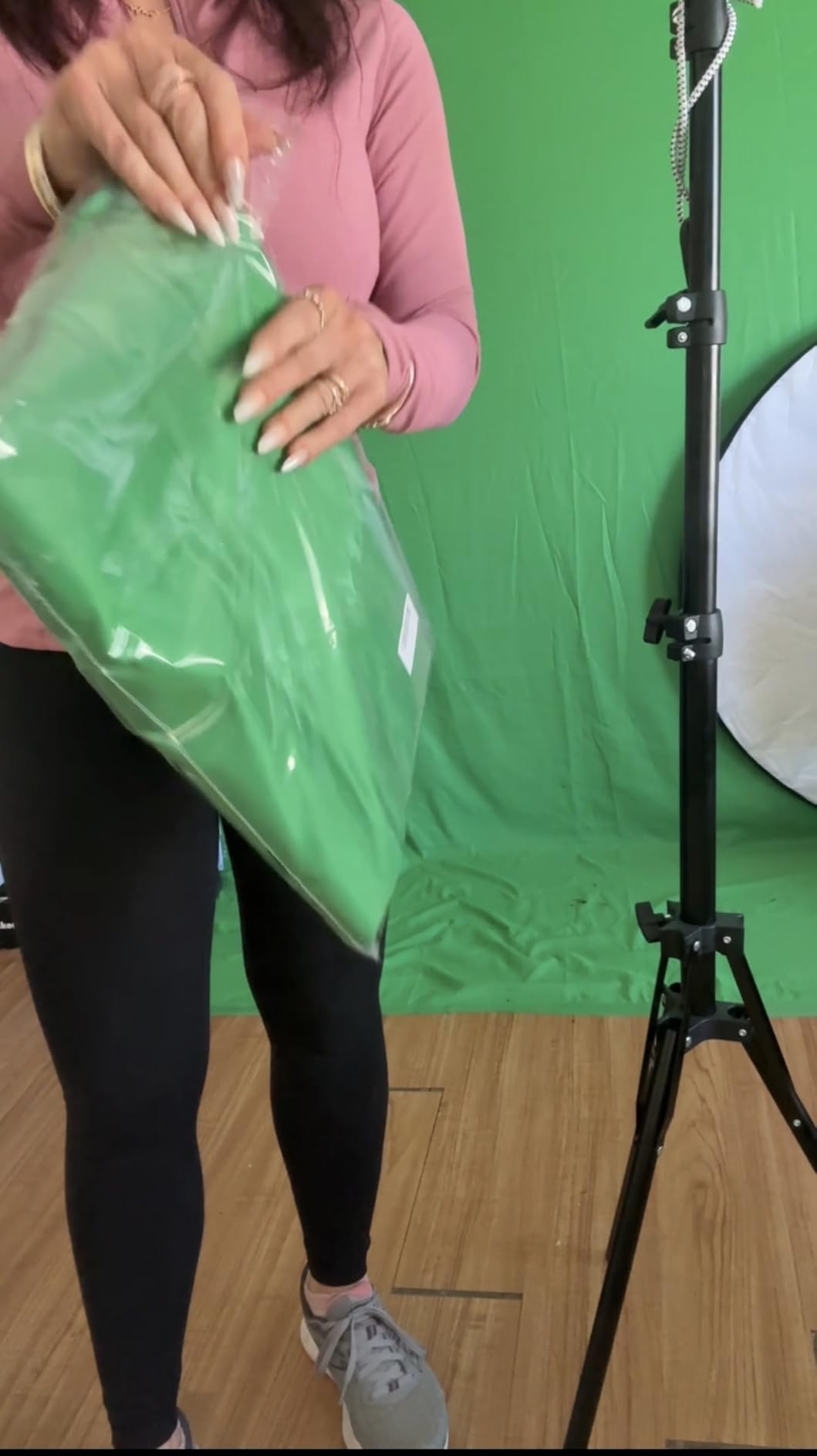 Green Screen Backdrop 10x10 ft, Chroma Key Greenscreen Background for Streaming Zoom, Photo Backdrop Curtain for Photography, Thick Polyester Fabric Cloth Sheet for Photoshoot Video (Backdrop Only) customer photo 1